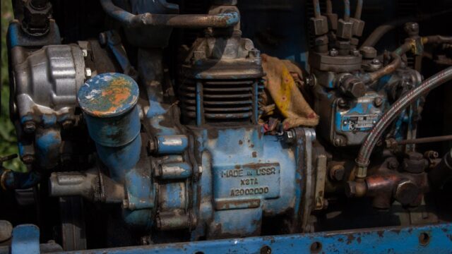 blue and black industrial machine