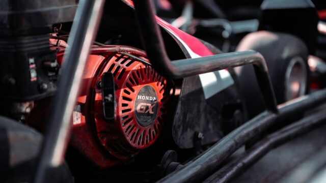A close up of a red and black engine — Go-Kart Engine Starter Guide